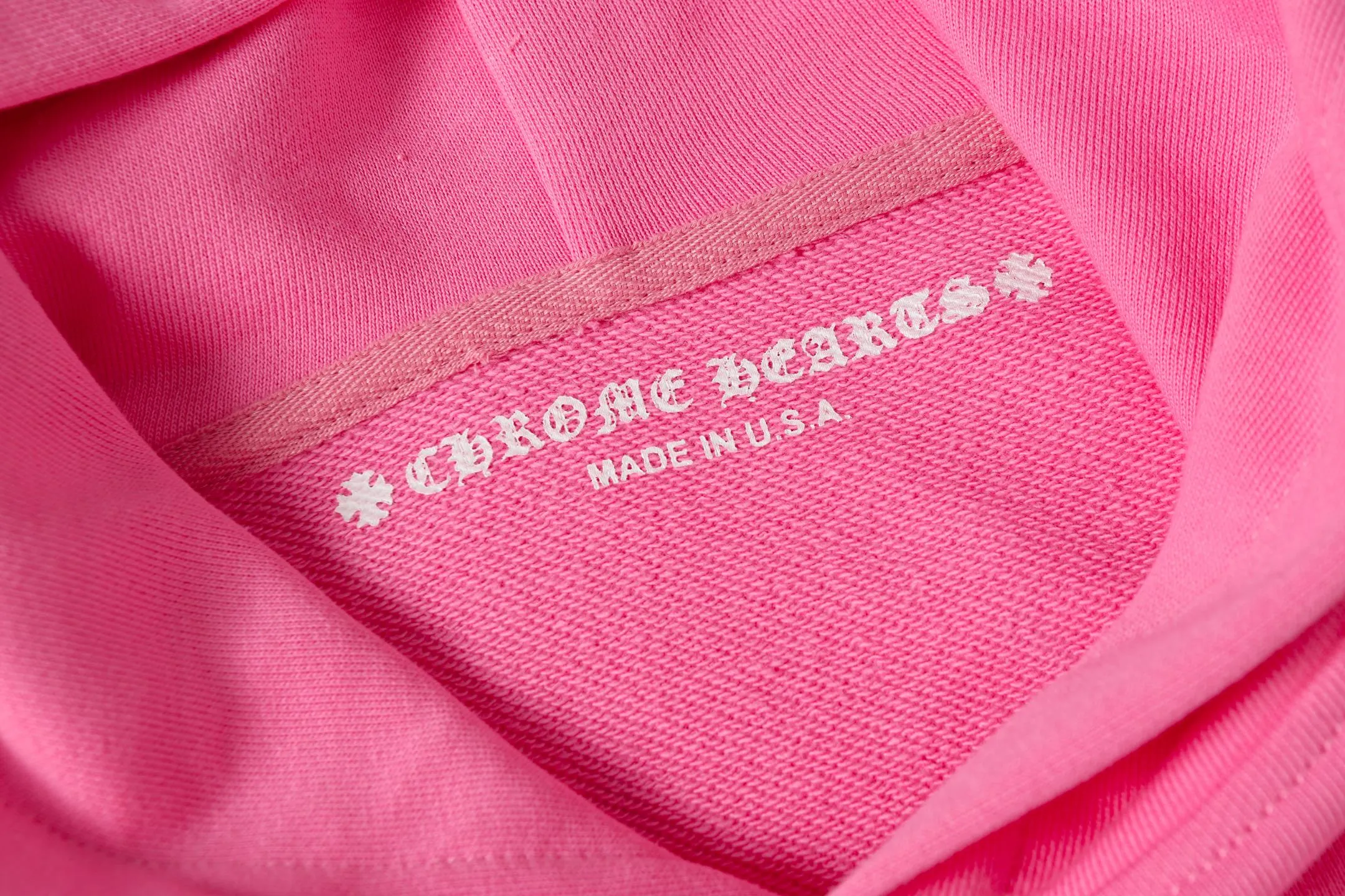 P240 3192 cross-border running quantity model, please do not place an order if you pursue quality - Chrome Hearts/Chrome Heart Cross ✝️ Sanskrit printed hooded sweatshirt - High weight, high density and high quality, soft, delicate and skin-friendly wool, soft and silky to the touch, excellent warmth and skin-friendly properties - Custom-woven and dyed, no color difference, no matter the fabric or workmanship details, it beats the ordinary version on the market - Hardware zipper accessories are all customized, full of details -Color: pink -Size: S M L XL